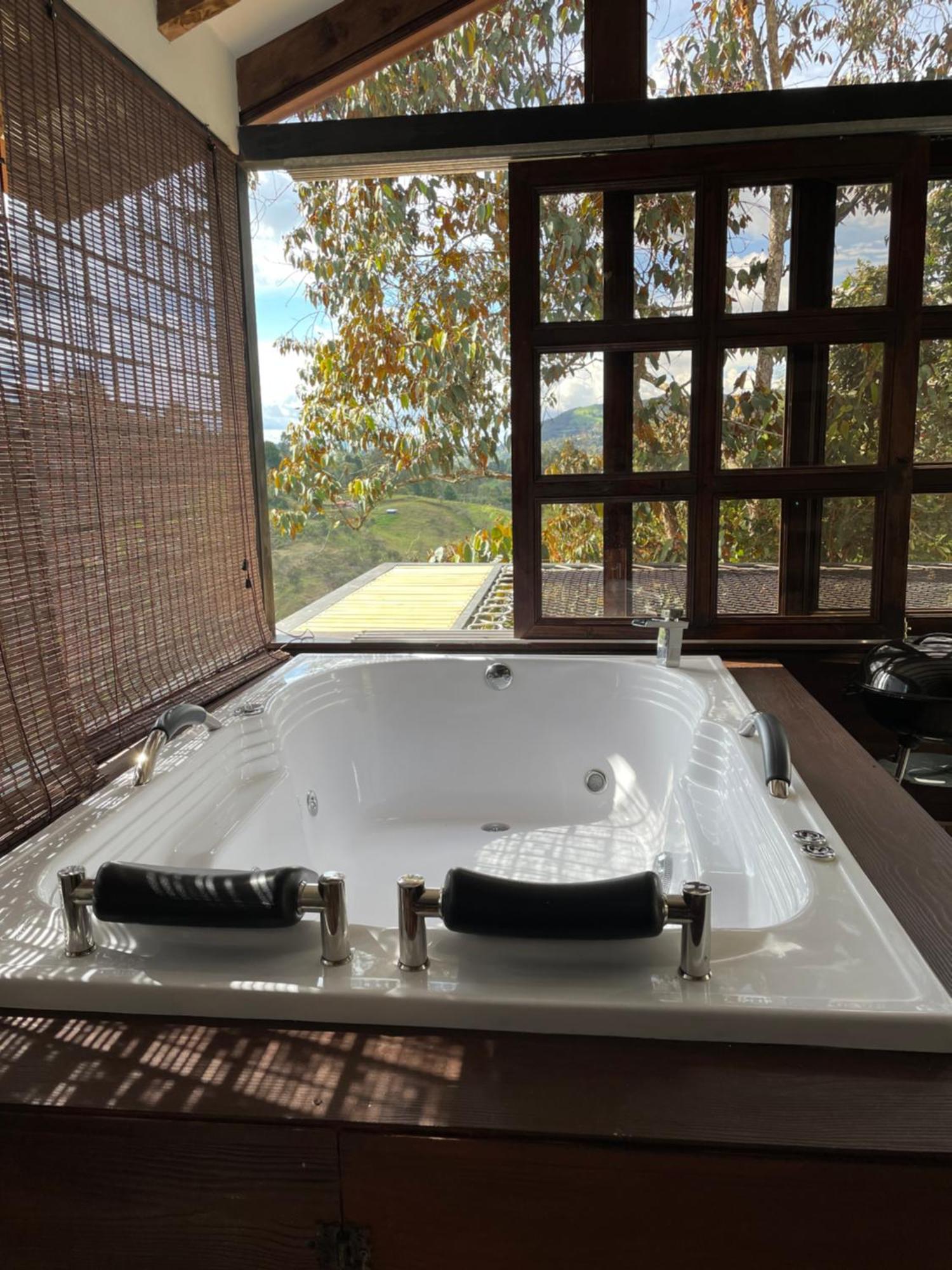 Tahami Con Jacuzzi Cerca Al Aeropuerto Guarne